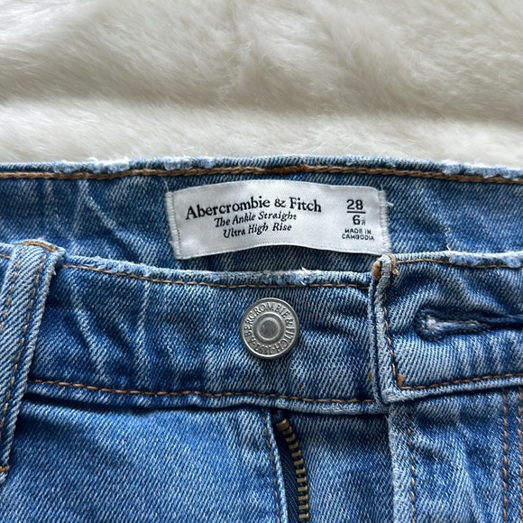Abercrombie Jeans - Picture 2 of 5